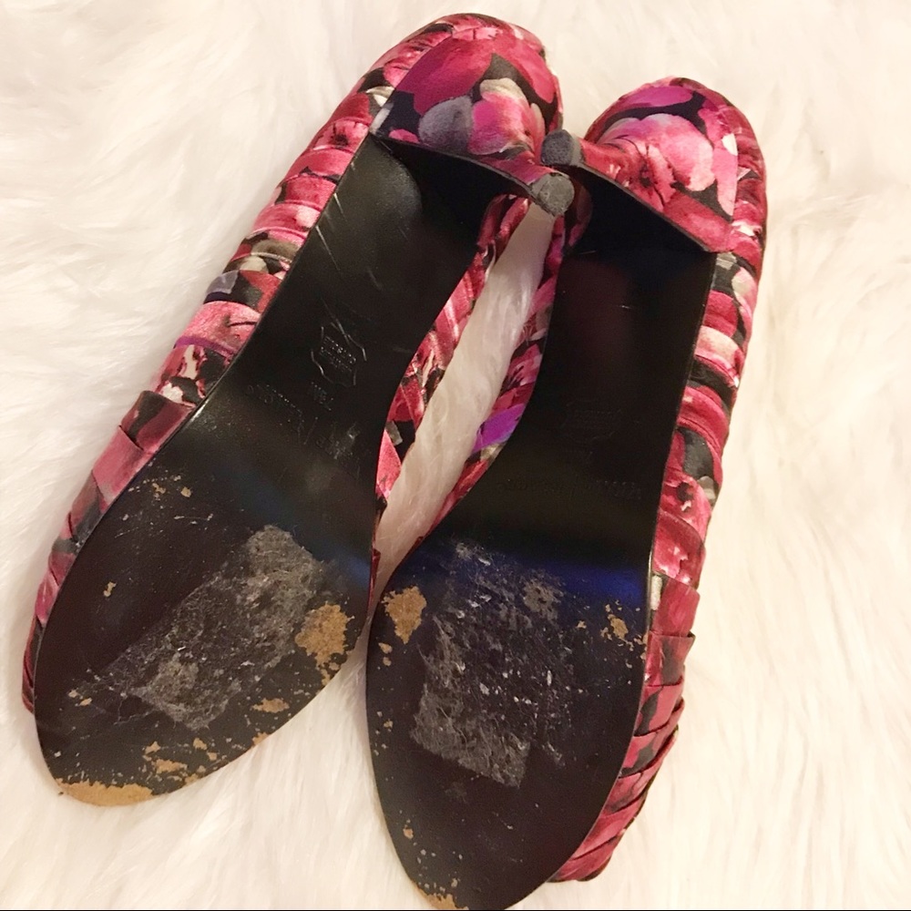 Price🔽White House Black Market peep toe pumps - Picture 5 of 5